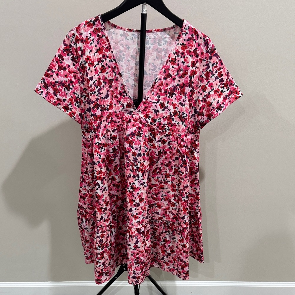 NWOT Women's Pink Floral V-Neck dress